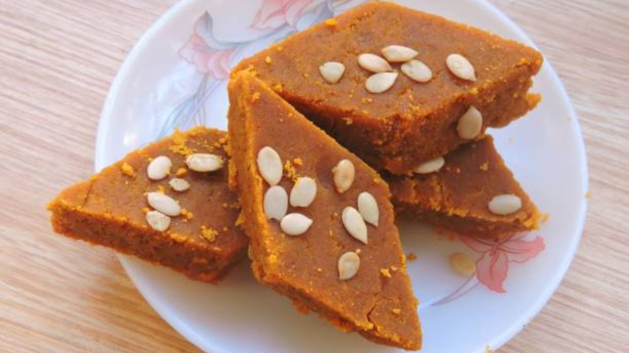 Diwali 2026: तोंडात टाकताच सहज जाईल विरघळून! घरच्या घरी बनवा विकतसारखी दाणेदार मऊ बेसन बर्फी, नोट करा रेसिपी