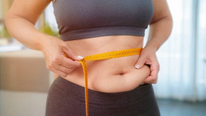 Weight Loss: पोटावर वाढलेला चरबीचा घेर झपाट्याने कमी! भूक लागल्यानंतर ‘या’ पदार्थांचे आवर्जून करा सेवन, राहाल कायमच फीट