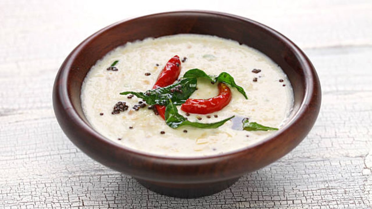 Coconut Chutney Recipe: अस्सल पारंपरिक पद्धतीने बनवा ओल्या खोबऱ्याची झणझणीत चटणी, कोणत्याही पदार्थासोबत लागेल भन्नाट चव