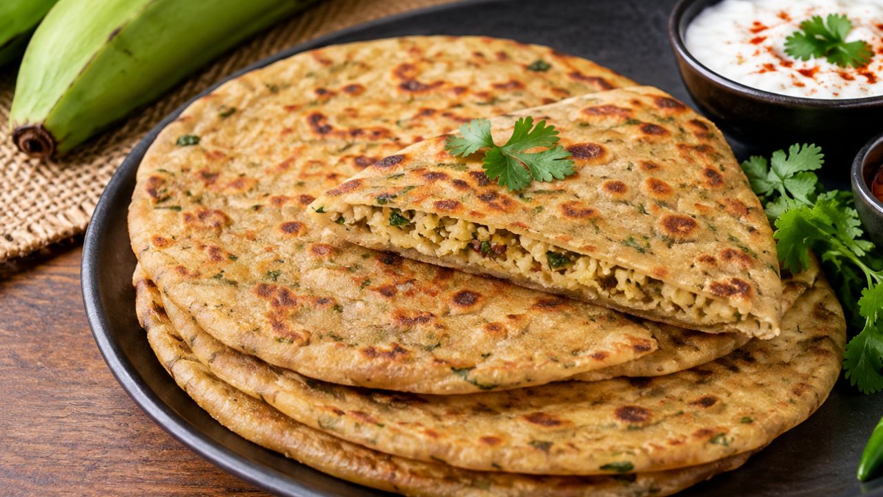 Navratri Fast Recipe: तेलकट पदार्थ खाल्ल्यामुळे ॲसिडीटी होते? मग नवरात्रीच्या उपवासात खा कच्चा केळीचे पराठे, नोट करा रेसिपी