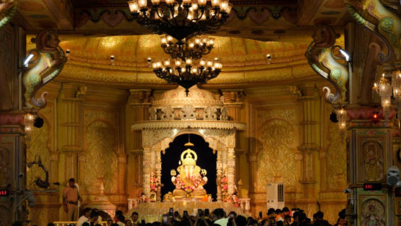 Sankashti Chaturthi: गणरायाच्या आशीर्वादाने दूर होतील सर्व विघ्ने! संकष्टी चतुर्थीला प्रियजनांना पाठवा ‘या’ खास शुभेच्छा