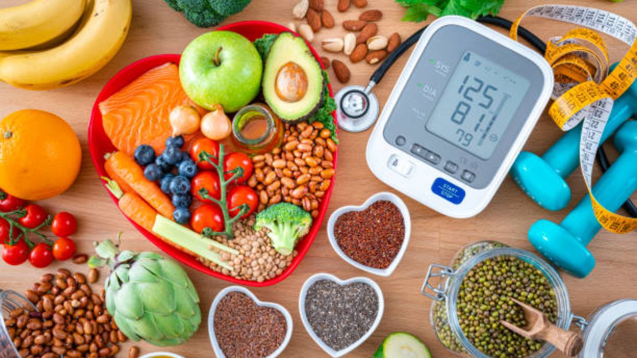 High Cholesterol: औषधांचे सेवन न करता कमी होईल खराब कोलेस्ट्रॉल! जाणून घ्या दैनंदिन आहारात कोणते पदार्थ खावे