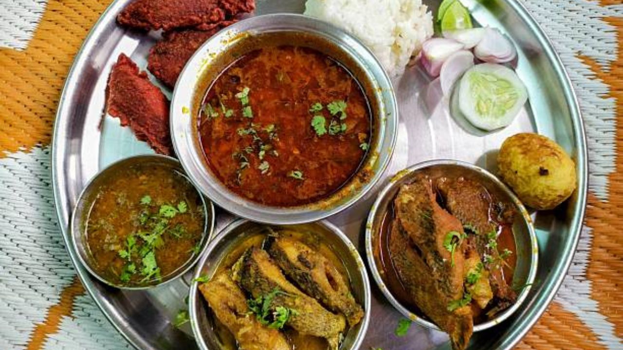 मांसाहारी पदार्थांमध्ये पाया, कीमा, कलेजी आणि भेजा इत्यादी पदार्थ नाना पाटेकरांच्या खूप आवडीचे होते. 