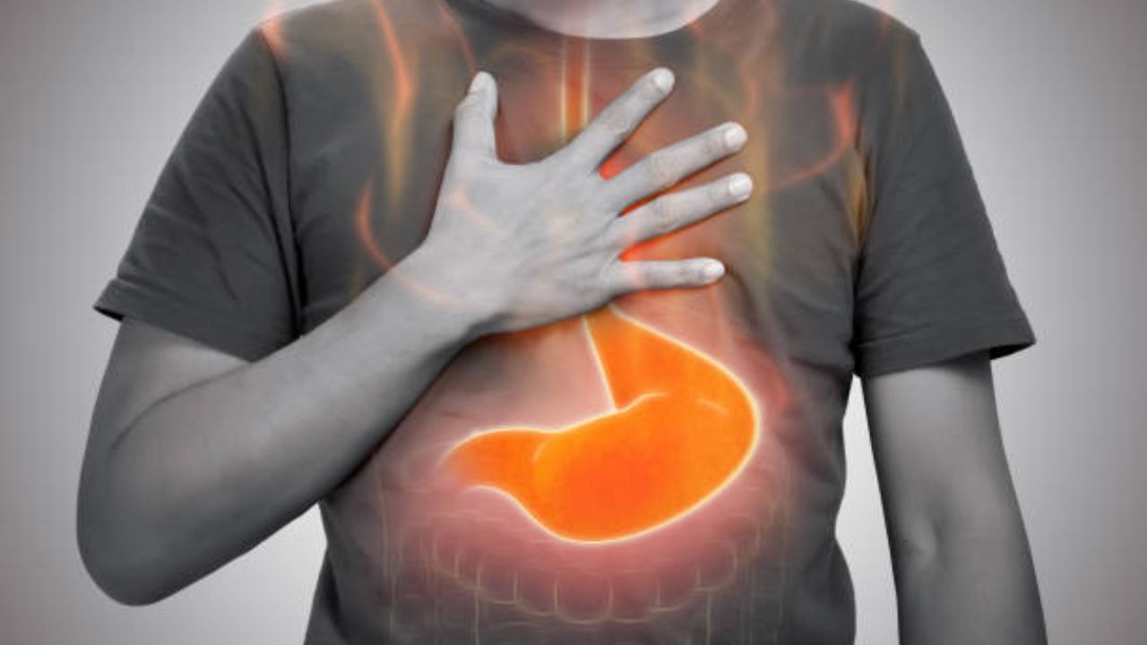 Post Meal Acidity: जेवल्यानंतर छातीत जळजळ होते? मग ‘हे’ घरगुती उपाय त्वरित मिळवून देतील आराम, पित्ताच्या त्रासापासून मिळेल सुटका