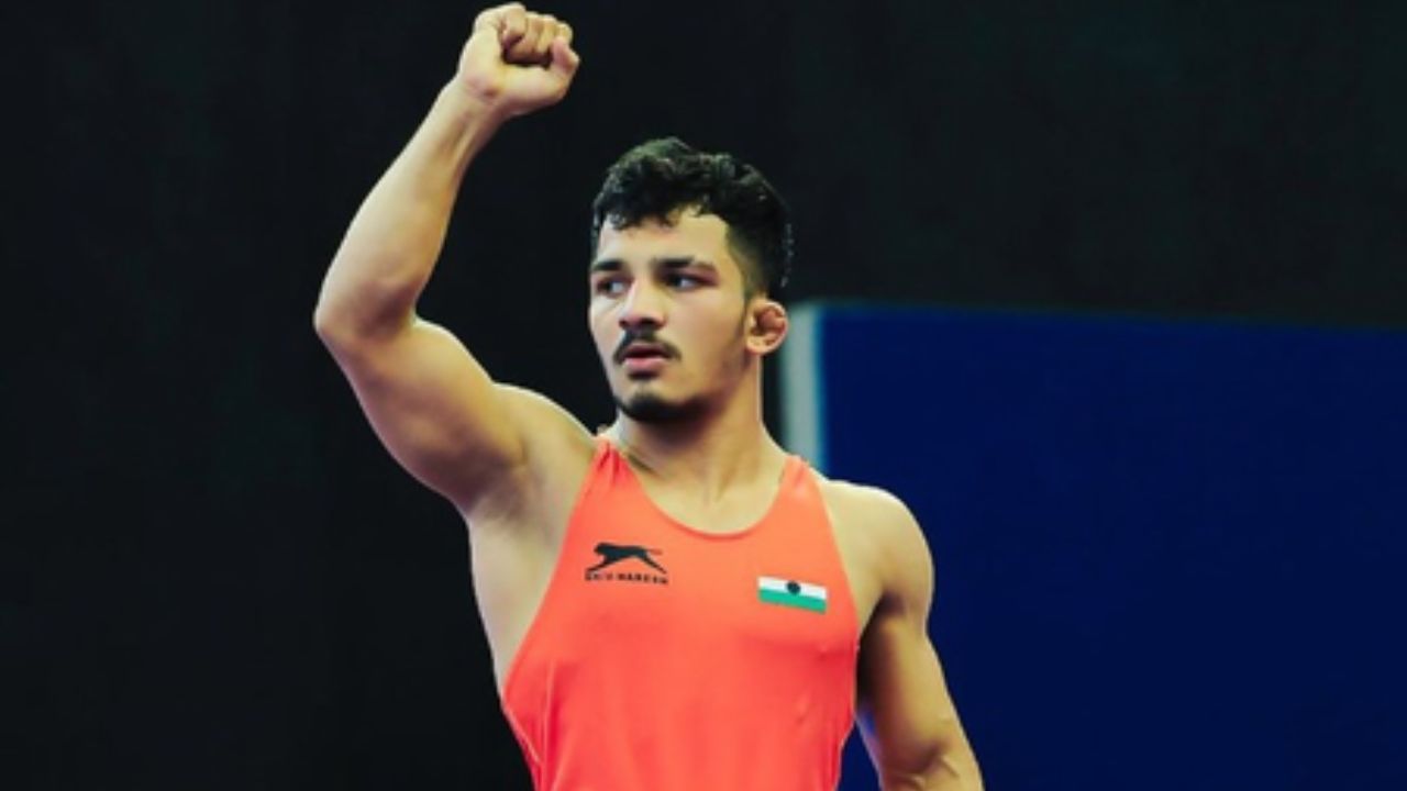 Wrestling World Championship मध्ये विश्वजीत मोरेची ऐतिहासिक कामगिरी, रौप्य पदक पटकावणारा पहिला ग्रीको-रोमन कुस्तीपटू