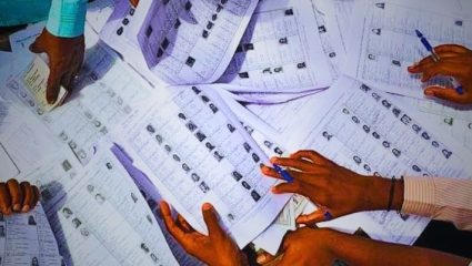 Pune Teachers Voter List : मतदारयादीत ‘बॉम्बस्फोट’! मतदाराच्या नावाचा ‘बॉम्बस्फोट’ म्हणून उल्लेख, मतदार यादी पाहून सगळेच हैराण