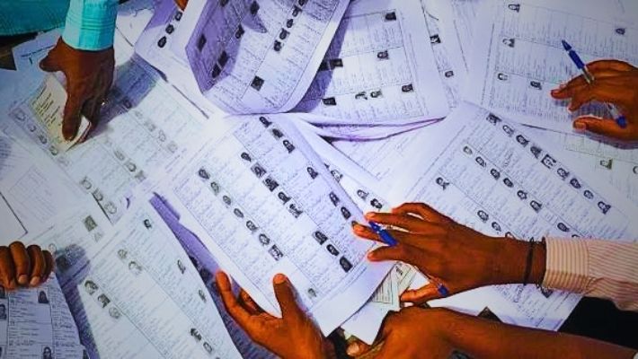 Pune Teachers Voter List : मतदारयादीत ‘बॉम्बस्फोट’! मतदाराच्या नावाचा ‘बॉम्बस्फोट’ म्हणून उल्लेख, मतदार यादी पाहून सगळेच हैराण