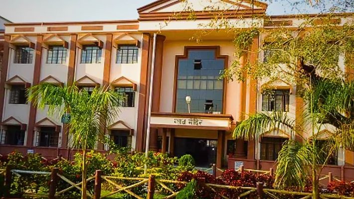 Wardha News : न्यायाधीशांवर भिरकावली चप्पल! आर्वी न्यायालयातील घटनेने खळबळ, आरोपीवर गुन्हा दाखल