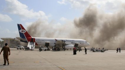 Yemen War: येमेनमध्ये युद्धाचा भडका! हुथींनी एडन विमानतळ अन् राष्ट्रपती भवनावर क्षेपणास्त्रे डागली; 5 जणांचा मृत्यू, 16 जखमी