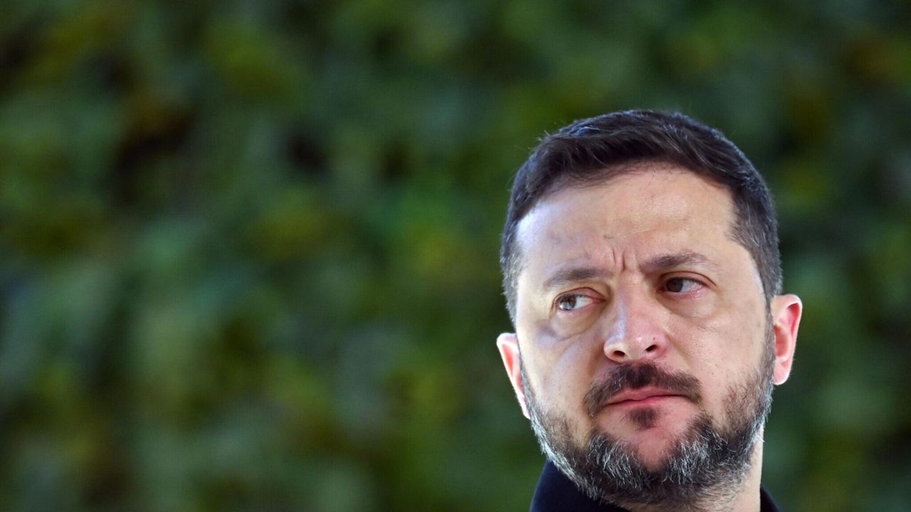Russia-Ukraine News : ट्रम्प यांची झेलेन्स्की यांना खुर्ची सोडण्याची सूचना; ‘आमचा नेता आम्हीच ठरवणार!’