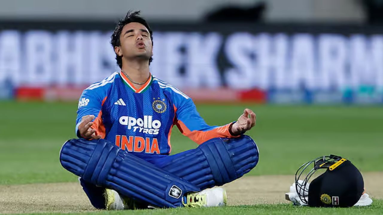 ICC T20 रँकिंगमध्ये मोठा उलटफेर! Abhishek Sharma ने ईशान किशनला पछाडलं; बनला जगातील नंबर 1 फलंदाज