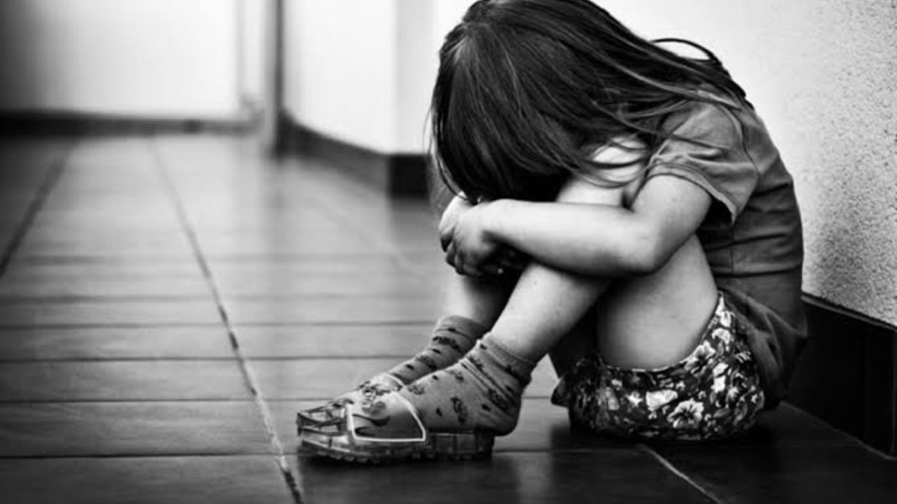 Child Abuse Case : पोटच्या मुलीचा छळ; हातापायांना सिगारेटचे चटके दिल्याचा आरोप, बापाला अटक