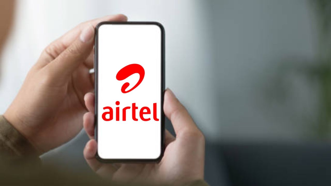 परदेशात प्रवास करताना रोमिंगची चिंता मिटणार! Airtel ने केली मोठी घोषणा, यूजर्सना असा होणार फायदा