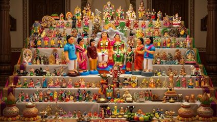 Navratri 2026: दक्षिण भारतातील बोम्मई गोलू उत्सव काय आहे? नवरात्रीत बाहुल्यांची आकर्षक मांडणी करण्यामागील परंपरा जाणून घ्या