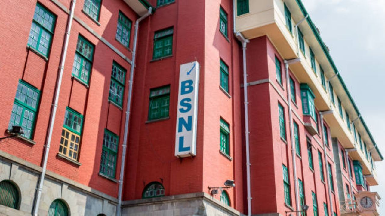 फक्त 1 रुपयांत भरपूर फायदे! BSNL च्या ऑफरची मुदत वाढली, कोणत्या यूजर्सना मिळणार फायदा? जाणून घ्या