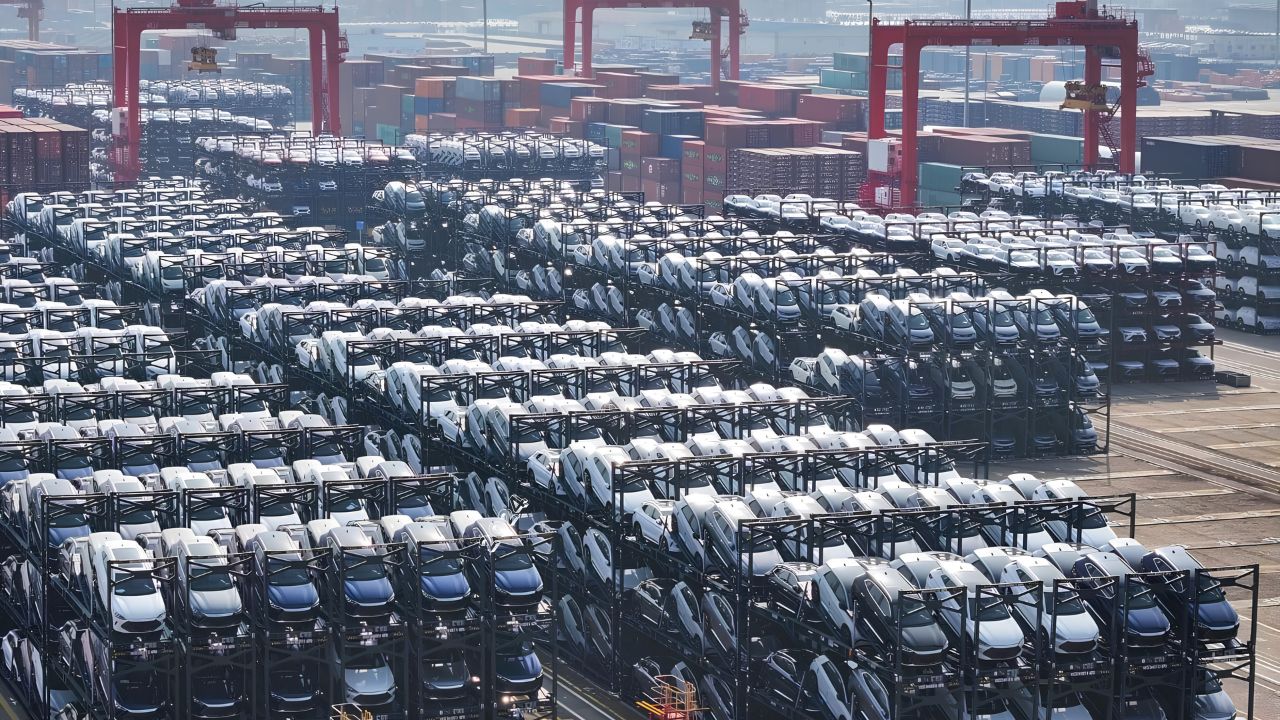 World News :युरोपच्या कार बाजाराला चीनचा धक्का;व्यापारयुद्धासाठी नवा डाव