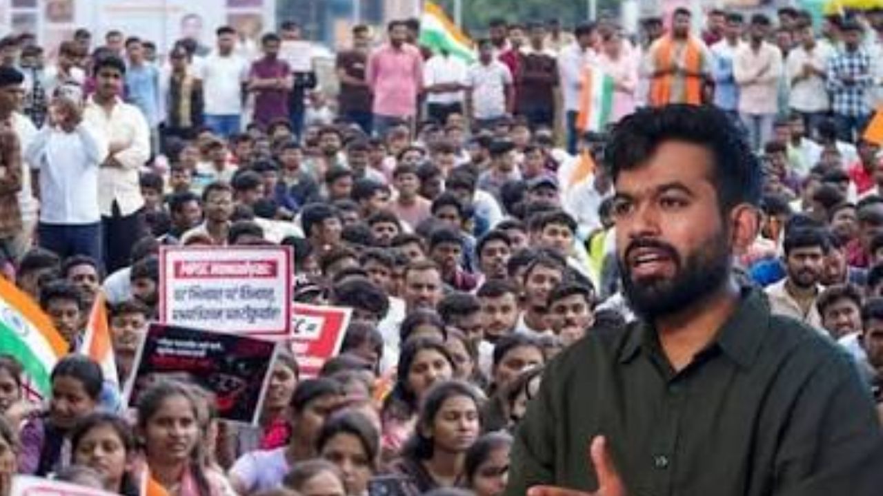 MPSC Protest: ‘एका परीक्षेमुळे आयुष्य…..’; आंदोलक विद्यार्थ्यांच्या भेटीत सामाजिक कार्यकर्ते अभिजीत दीपके भावूक