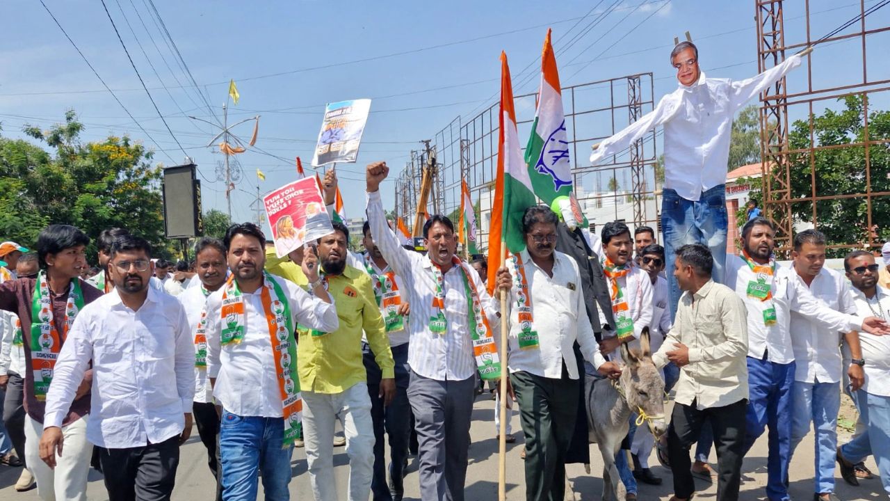 Washim News: ‘मत वाचवा, देश वाचवा!’ वाशिममध्ये महाविकास आघाडीचे आंदोलन, निवडणूक आयोगाविरोधात एल्गार