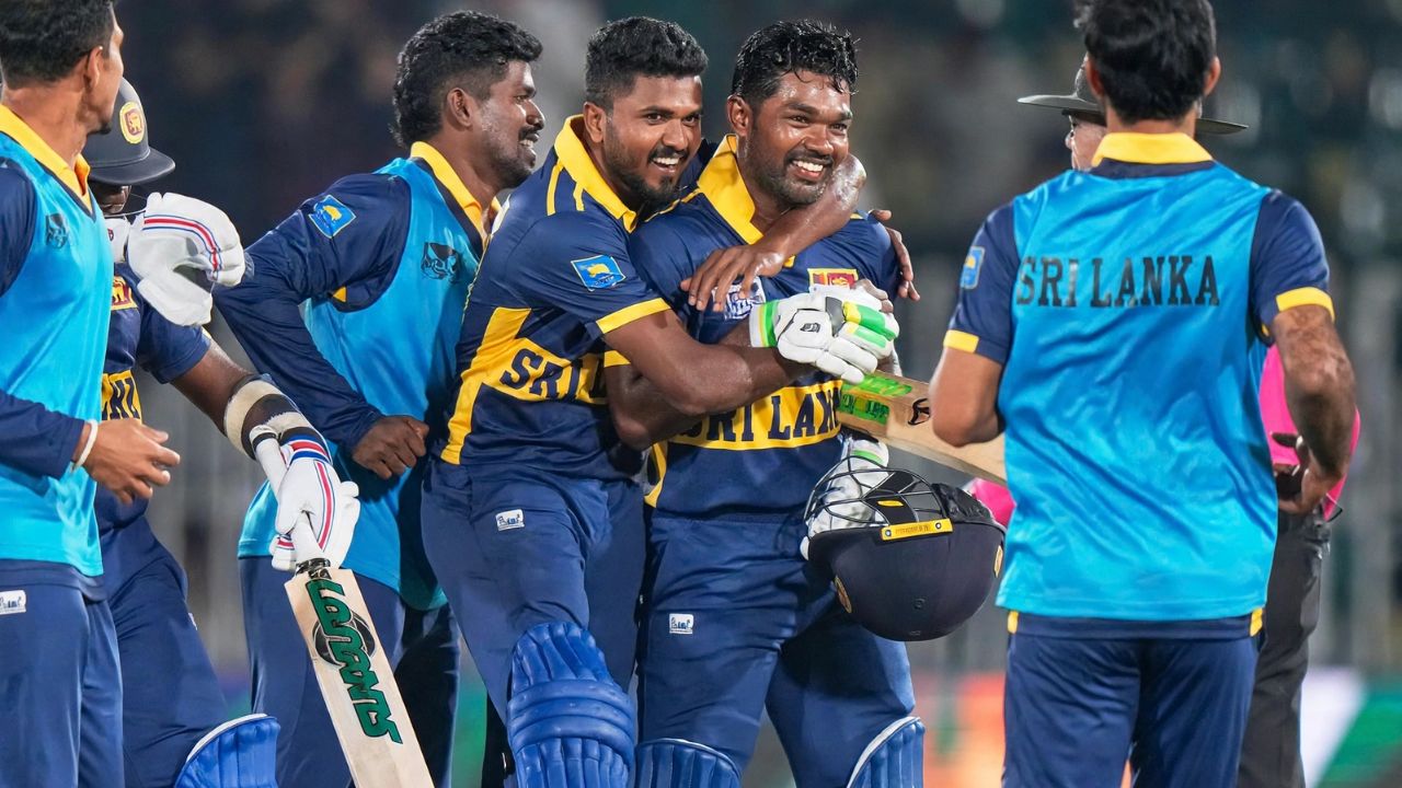 ENG vs SL: हा तर कहरच! हॅरी ब्रुकने द्विशतक ठोकलं पण पवन रत्नायकेने खेळच बिघडवला; श्रीलंकेने 430 धावा चोपून इंग्लंडला लोळवलं