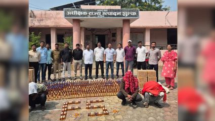 Washim: शेतात लपविलेला बनावट दारूचा साठा जप्त; राज्य उत्पादन शुल्क विभागाची कारवाई, टो येथील तिघांना केले गजाआड