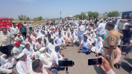 Sugarcane Farmers Protest : दिल्लीतील बैठक निष्फळ; आज महाराष्ट्र-कर्नाटक महामार्ग रोखणार, राजू शेट्टींचा इशारा