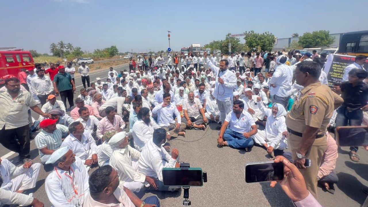 Sugarcane Farmers Protest : दिल्लीतील बैठक निष्फळ; आज महाराष्ट्र-कर्नाटक महामार्ग रोखणार, राजू शेट्टींचा इशारा