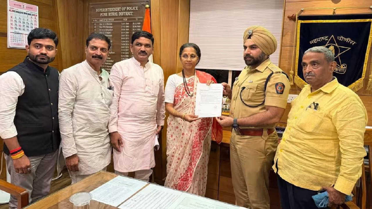 बारामतीत कोयता गँगचा हैदोस, खासदार सुप्रिया सुळे ॲक्शन मोडवर; SP संदीपसिंह गिल यांची घेतली भेट