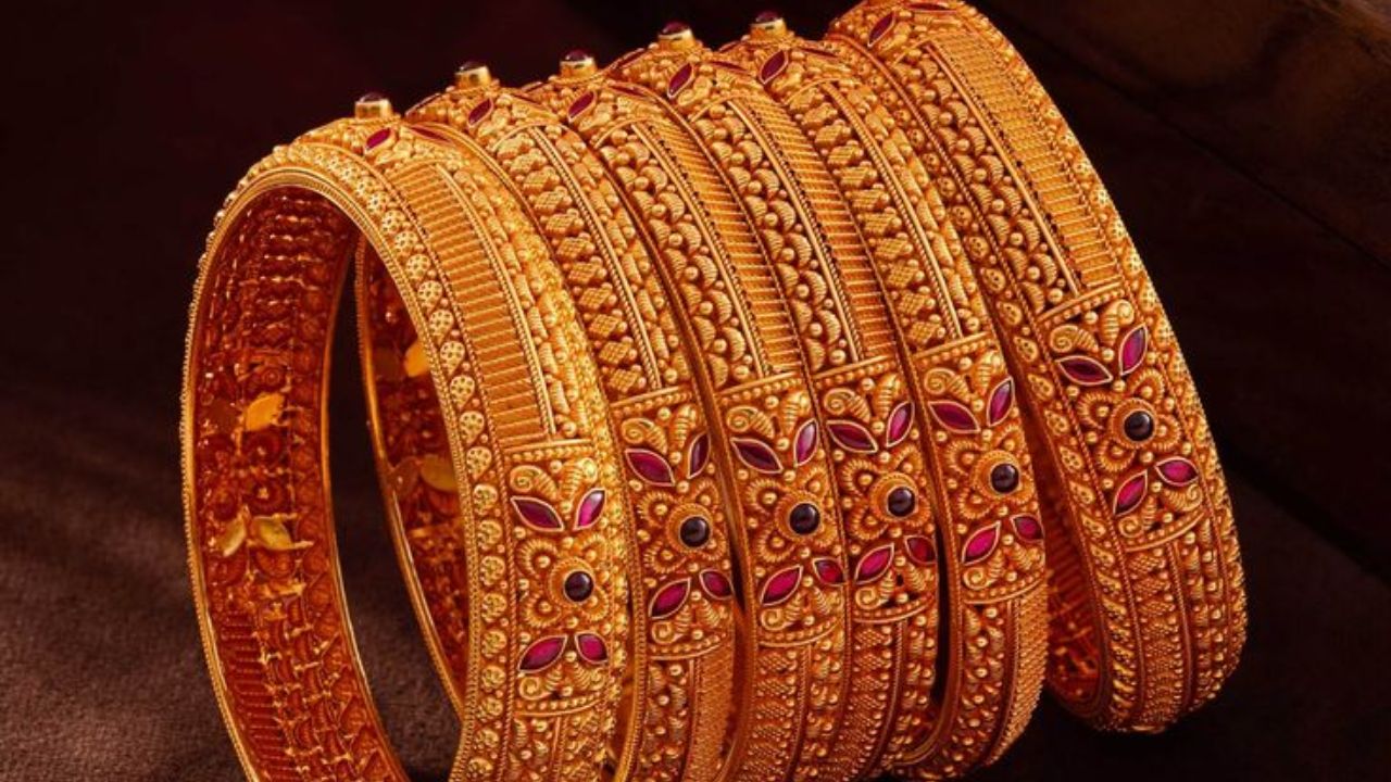 Todays Gold-Silver Price: दसऱ्याच्या मुहूर्तावर सोनं-चांदी खरेदी करण्याचा विचार करताय? थांबा! खरेदीपूर्वी जाणून घ्या आजचे दर
