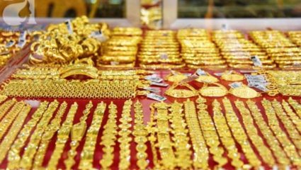 Todays Gold-Silver Price: दसऱ्याच्या मुहूर्तावर सोनं-चांदी खरेदी करण्याचा विचार करताय? थांबा! खरेदीपूर्वी जाणून घ्या आजचे दर