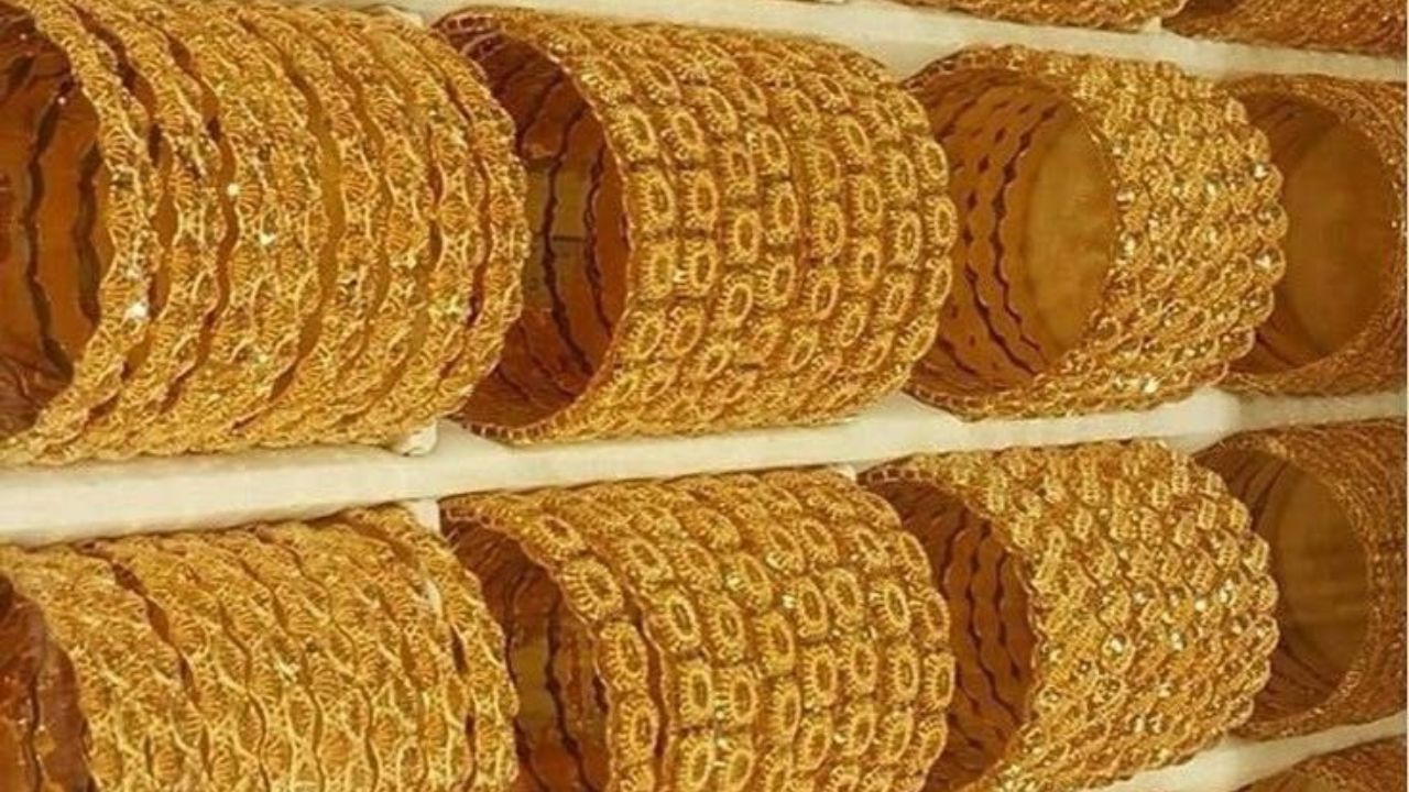Todays Gold-Silver Price: दागिने खरेदी करणाऱ्यांसाठी दिलासा! चांदी 5 हजारांनी झाली स्वस्त, सोन्याचे दरही घसरले