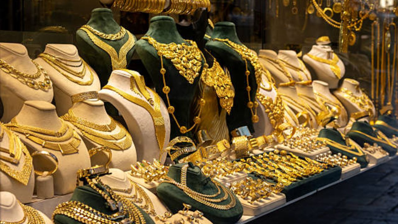 Todays Gold-Silver Price: सोन्याच्या दरात किरकोळ बदल, चांदीचे भावही उतरले; जाणून घ्या 19 ऑक्टोबरचे भाव!