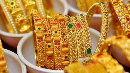 Todays Gold-Silver Price: सोन्याची चमक फिकी, चांदीही झाली स्वस्त! दागिने खरेदीपूर्वी आजचे दर वाचाच