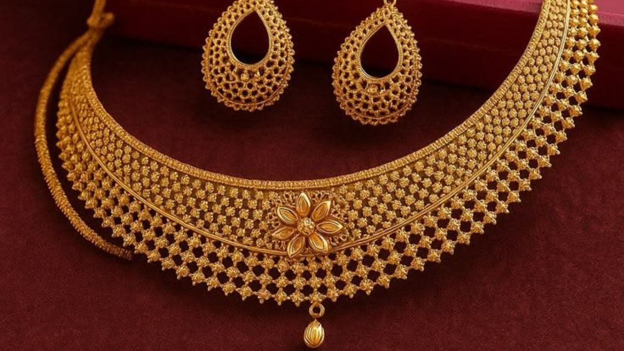 Todays Gold-Silver Price: सोनं पुन्हा चमकलं, मात्र चांदीच्या दरांनी घेतली माघार! 1 तोळ्यासाठी मोजावे लागणार इतके रुपये