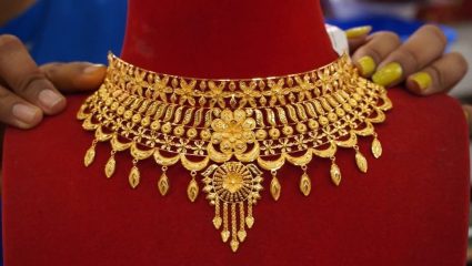 Todays Gold-Silver Price: ग्राहकांना दिलासा! सोन्या-चांदीच्या दरात किंचीत घसरण, 24 कॅरेट खरेदीसाठी मोजावे लागणार इतके पैसे