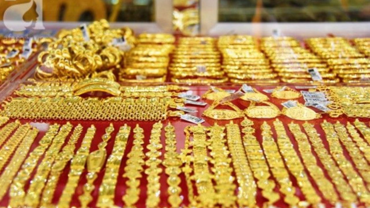 Todays Gold-Silver Price: दसऱ्याच्या मुहूर्तावर सोनं-चांदी खरेदी करण्याचा विचार करताय? थांबा! खरेदीपूर्वी जाणून घ्या आजचे दर