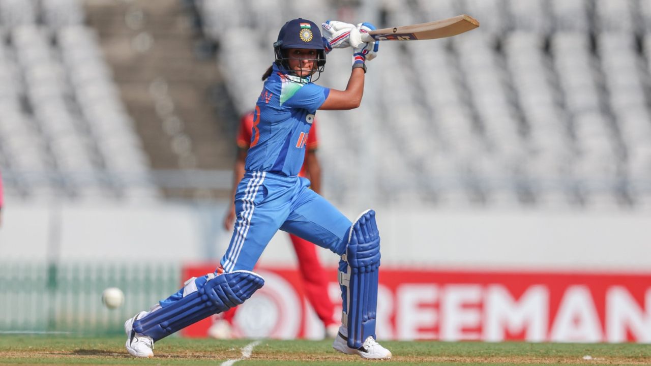 Harmanpreet Kaur चा मैदानात राडा! कर्णधारपद सोडल्यानंतर ठोकलं खणखणीत शतक; मिताली राजचा विक्रम मोडला