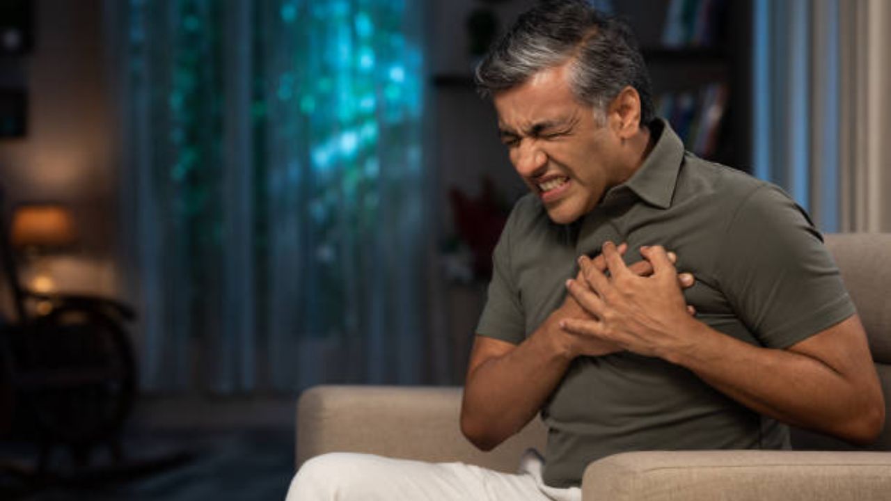 हृदयाचे आरोग्य: पेरूमध्ये पोटॅशियम आणि अँटीऑक्सिडंट्स भरपूर प्रमाणात असतात, जे वाईट कोलेस्ट्रॉल कमी करण्यास आणि रक्तदाब नियंत्रित ठेवण्यास मदत करतात.