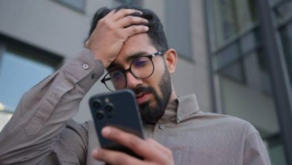 Tech Tips: महागडा iPhone हँग झाला अन् तुमचाही पारा चढला? फोन फ्रीज होण्याची ‘ही’ असू शकतात कारणं, घरबसल्या करा ‘हे’ उपाय