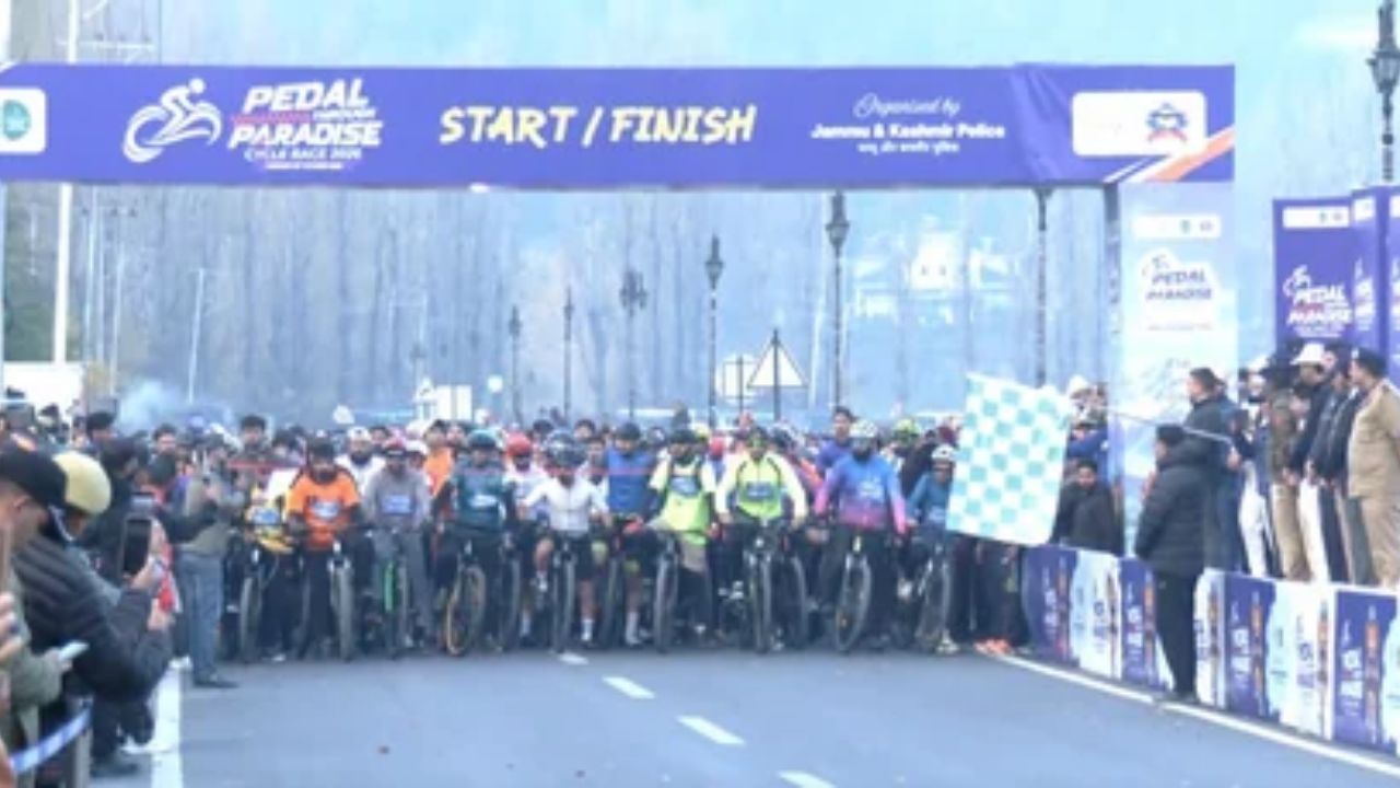 Jammu Kashmir : काश्मीरमध्ये सायकलिंगचा जल्लोष! 3 हजार सायकलस्वारांचा सहभाग
