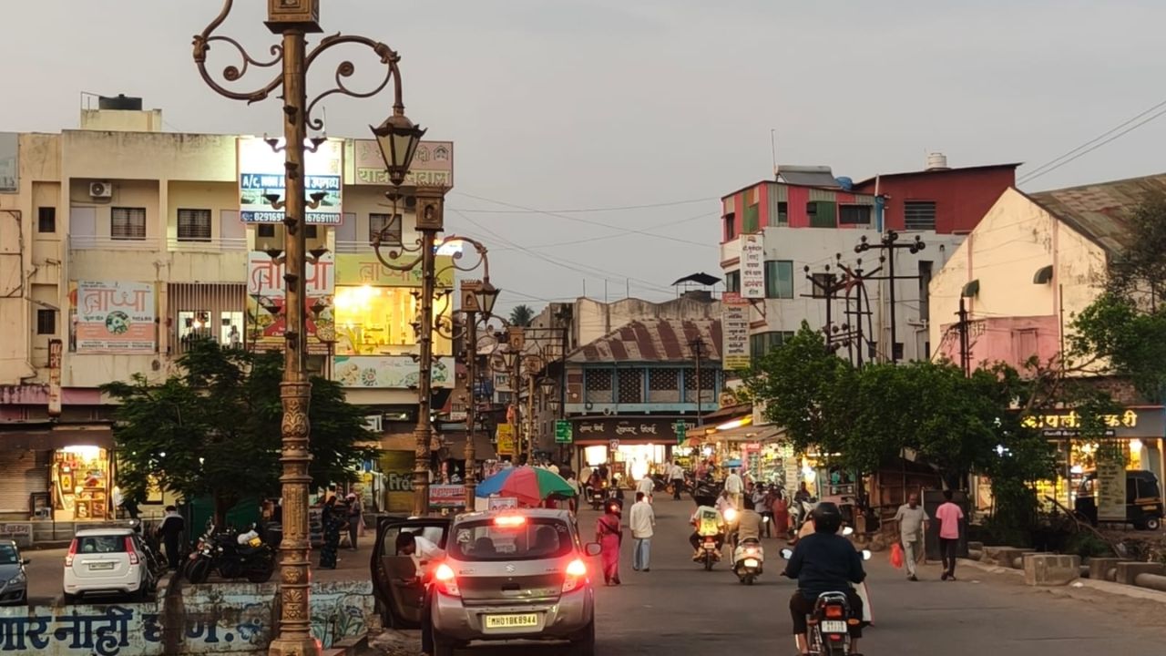 वाईत ९६ लाखांचा डेकोरेटिव्ह पोल प्रकल्प रखडला; दीड वर्षांत ३२ पैकी फक्त ५ पोल, प्रशासनावर प्रश्नचिन्ह
