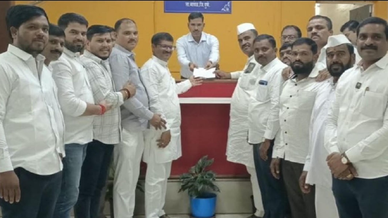 मावळ तालुका दुष्काळग्रस्त जाहीर करा, अपुऱ्या पावसामुळे भातपीक करपू लागले; शेतकऱ्यांचे तहसीलदारांना निवेदन