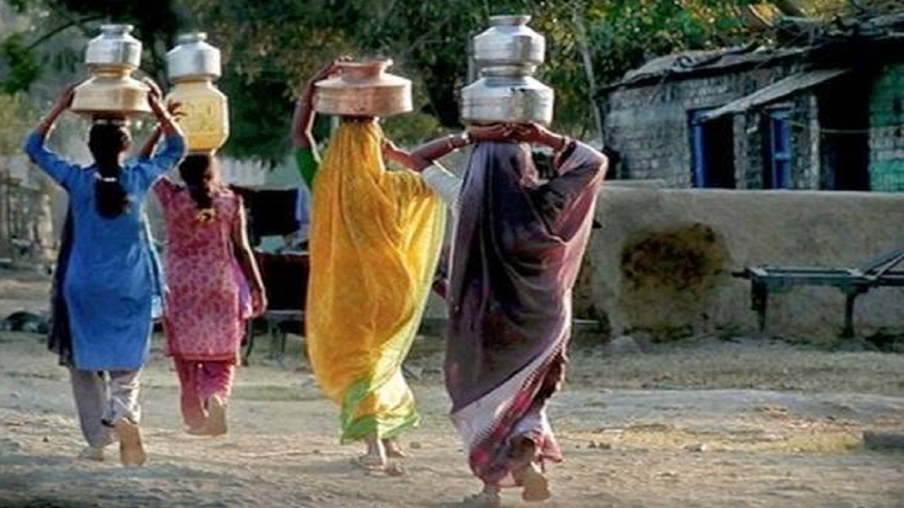 आंबेगाव तालुक्यात पाण्याची भीषण टंचाई; ‘हंडा मोर्चा’ काढून प्रशासनाला धरले धारेवर