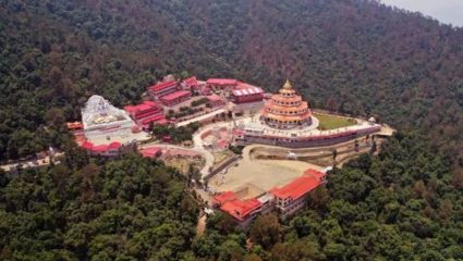 Travel News : उत्तराखंडमधील अनोखे मंदिर, इथे देवाला चिठ्ठी लिहायला दूरदूरवरून येतात भाविक