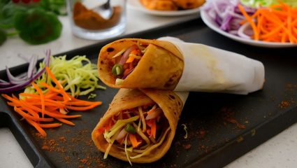 Recipe : उरलेल्या शिळ्या चपात्या फेकू नका, तर त्यापासून लहान मुलांना करा खुश; घरी बनवा टेस्टी आणि चटाकेदार व्हेज फ्रँकी