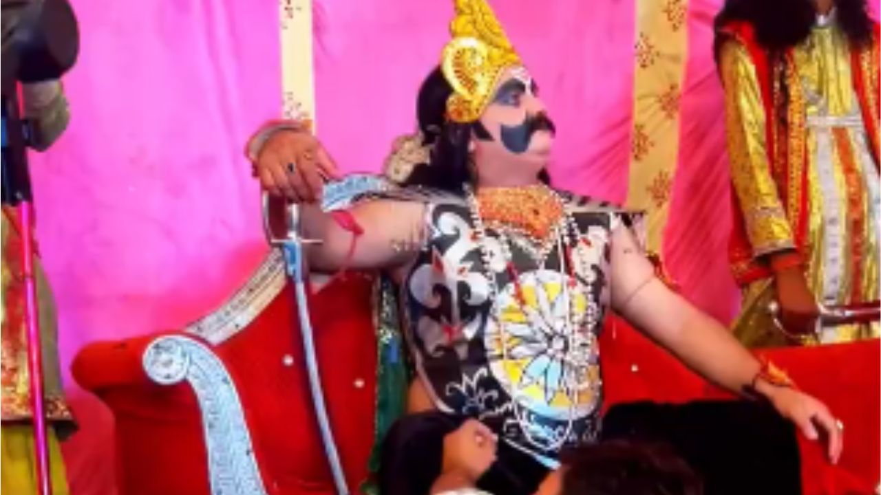 ‘मी रावण आहे, रस्त्यावरचा चोर नाही!’ चप्पल पडताच संतापला लंकेश; पाहा Viral Video