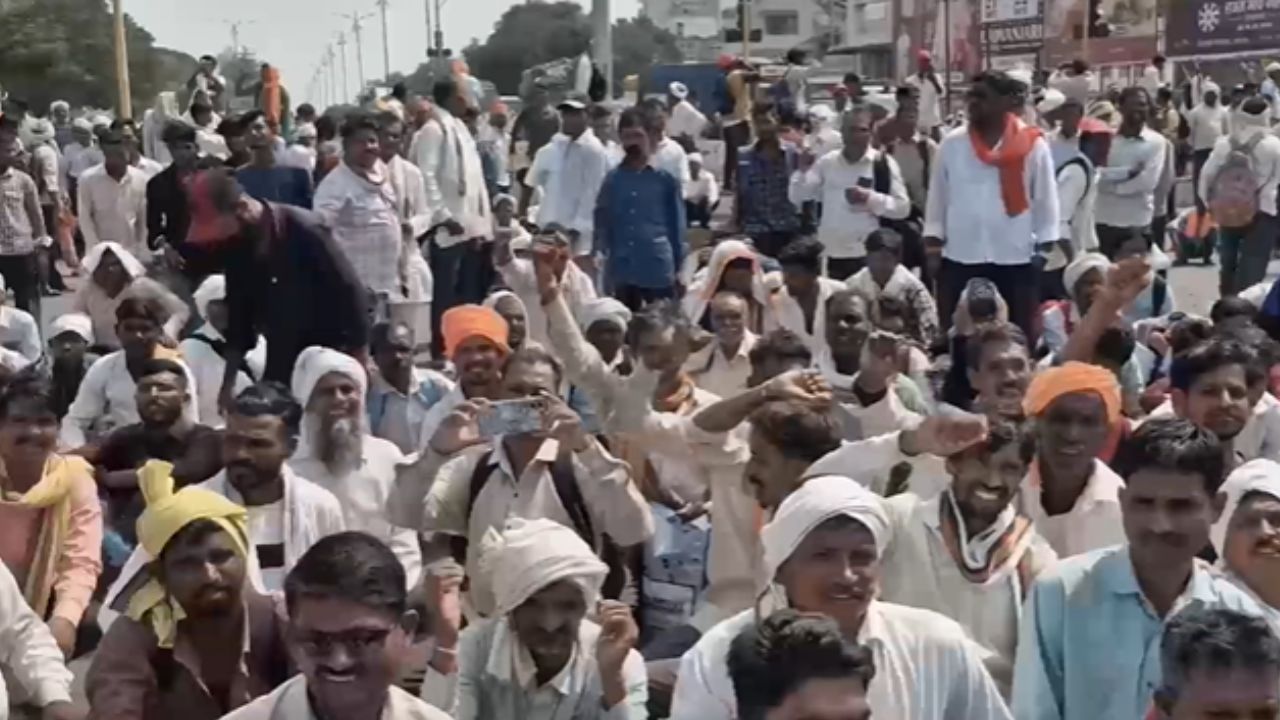 Jalgaon Tribal Protest: आदिवासी बांधवांच्या मागण्यांवर सरकारची चर्चा; आश्वासनानंतर आंदोलन स्थगित