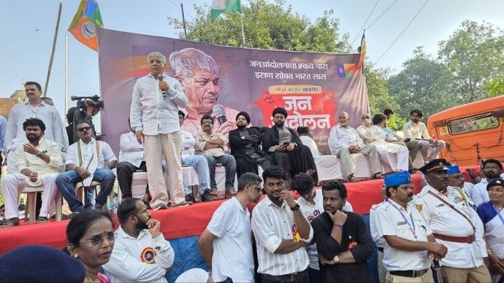 Prakash Ambedkar : ‘सरकारचे परराष्ट्र धोरण अमेरिकेसमोर सरेंडर,’ प्रकाश आंबेडकरांचा घणाघात, मुंबईत वंचितकडून इराणच्या समर्थनार्थ जन
