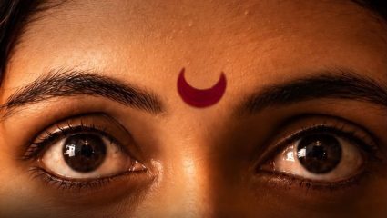 Rinku Rajguru New Movie: कपाळावर चंद्रकोर, नजरेत अनुत्तरित प्रश्न! रिंकूच्या ‘जिजाई’च्या पोस्टरनं वाढवली प्रेक्षकांची उत्सुकता