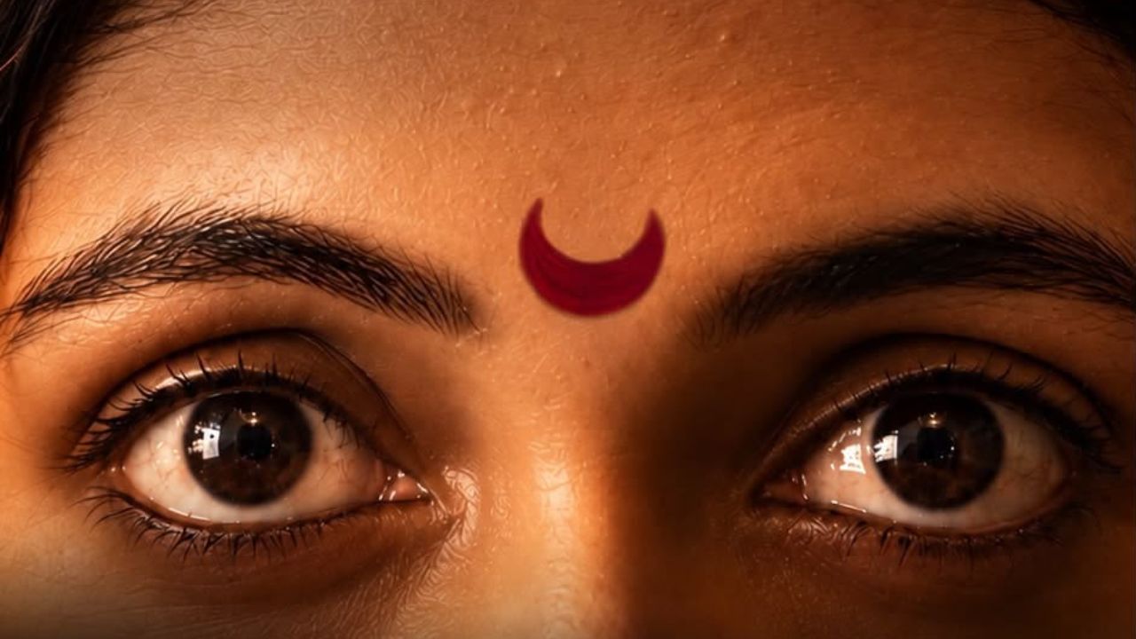 Rinku Rajguru New Movie: कपाळावर चंद्रकोर, नजरेत अनुत्तरित प्रश्न! रिंकूच्या ‘जिजाई’च्या पोस्टरनं वाढवली प्रेक्षकांची उत्सुकता