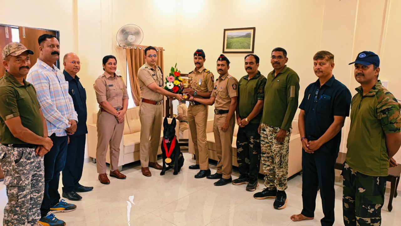 Satara News : साताऱ्याच्या ‘आझाद’ची राज्यात डरकाळी; तीन सुवर्णपदकांसह पटकावला ‘बेस्ट डॉग’चा किताब
